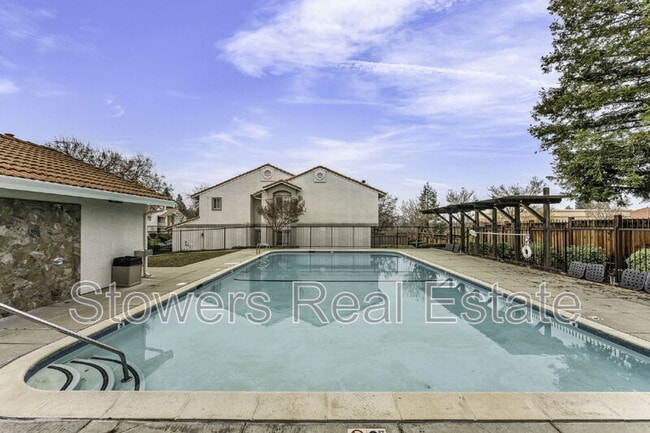 Building Photo - 309 Cam Arroyo