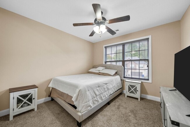 Building Photo - 667 Fox Hound Dr