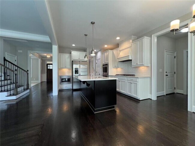 Building Photo - 5950 Meyers Pk