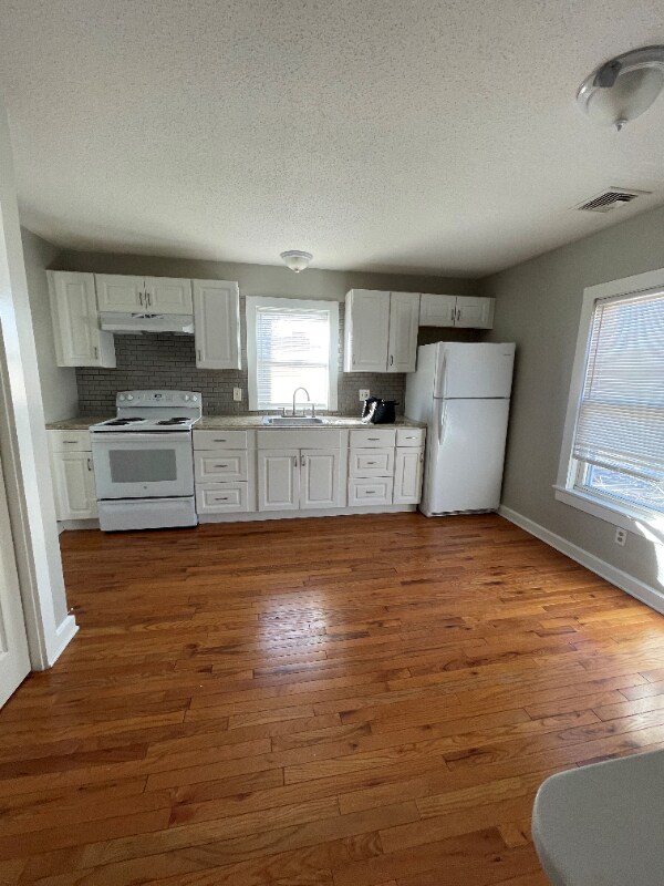 Building Photo - 36 School St