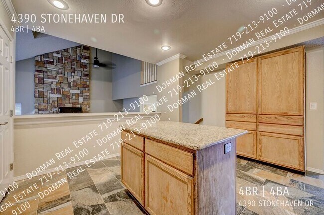 Building Photo - 4390 Stonehaven Dr