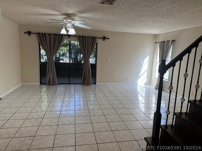 Building Photo - 11001 Royal Palm Blvd