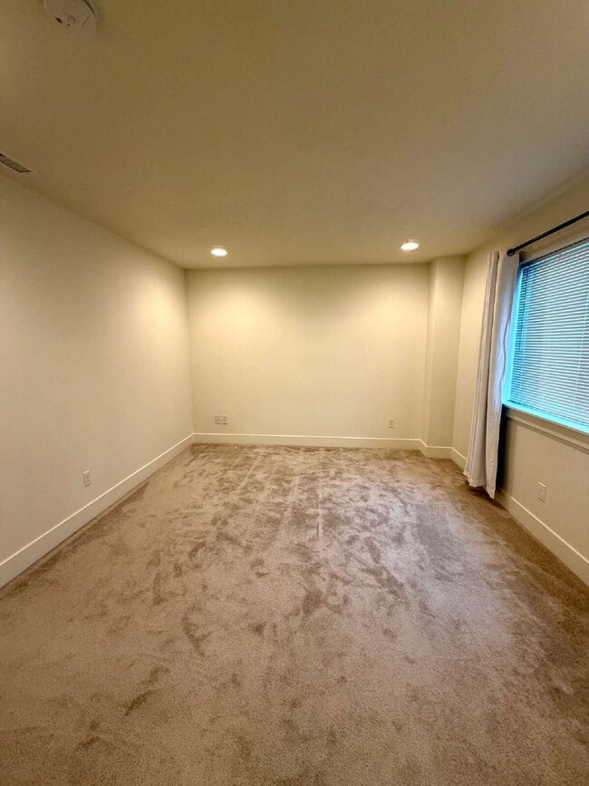 Building Photo - Beautiful Orchards Home