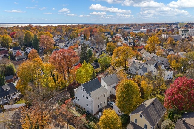 Building Photo - 158 Henry St