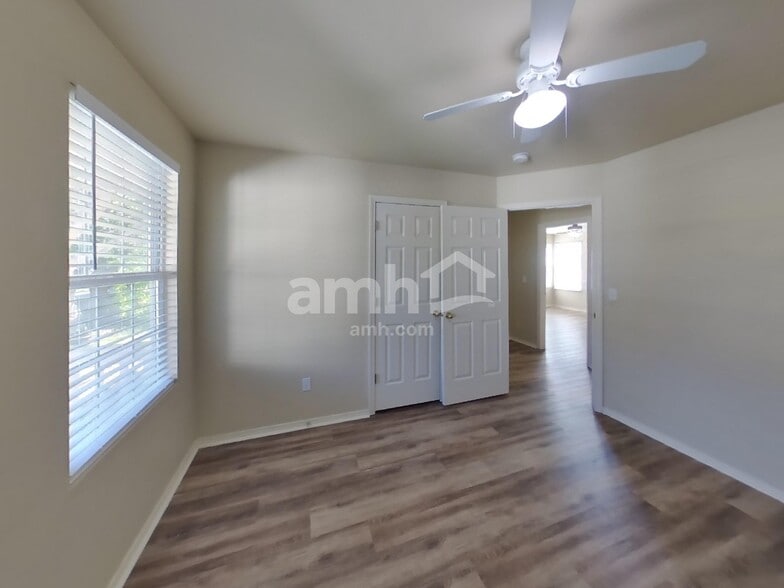 Building Photo - 585 N Katie Way