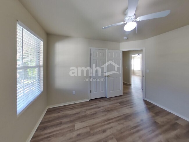 Building Photo - 585 N Katie Way