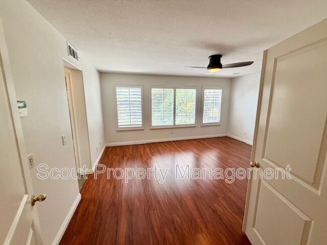 Building Photo - 39877 Worthington Pl