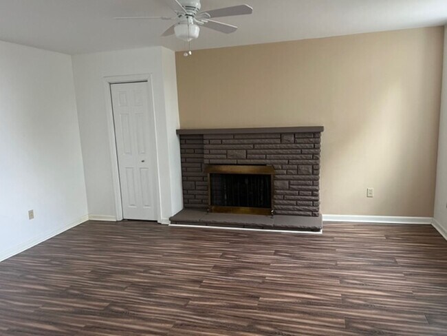 Building Photo - Spacious home 4 bedroom 2 1/2 bath Pittsburgh PA 15201