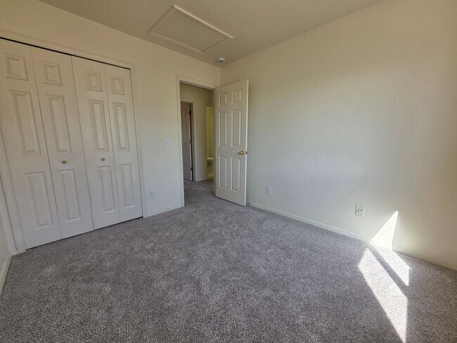 Building Photo - Gorgeous 4 Bed 4 bath Home In Wagon Trails!!