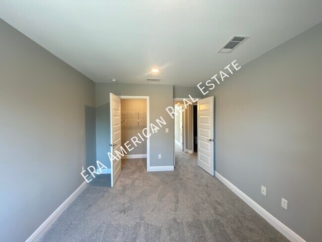 Building Photo - 953 Skylark Rd