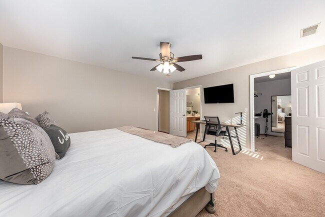 Building Photo - 2484 Warm Springs Ln