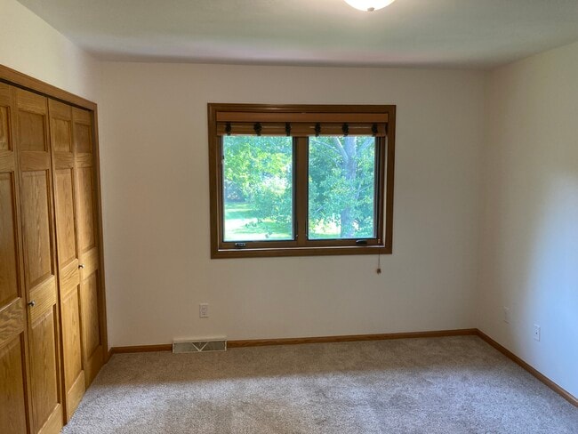 Building Photo - 1815 Essex Dr