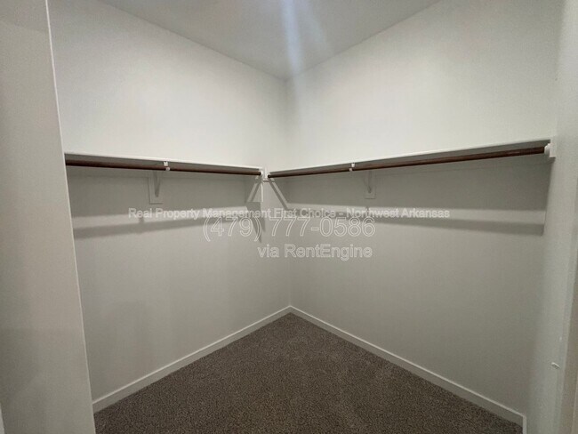 Building Photo - 4802 W Planetree St