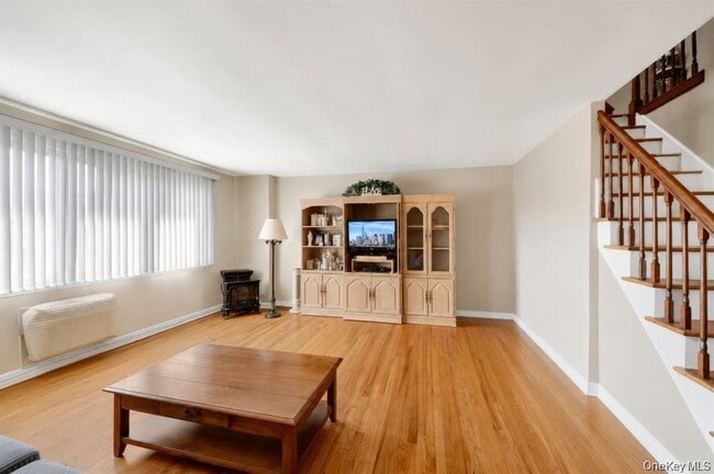 Building Photo - 561 Logan Ave