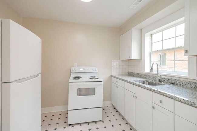 Building Photo - Charming Historic East Nash 3Bed/2Bath!