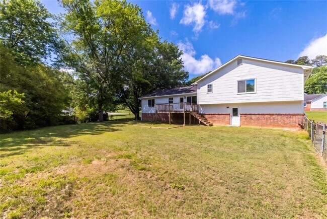 Building Photo - 2250 Ridge Forest Dr