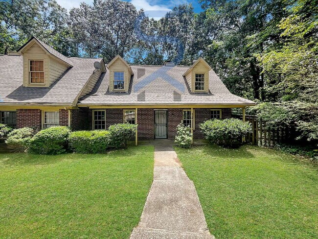 Primary Photo - Move in before November 15th and choose yo...