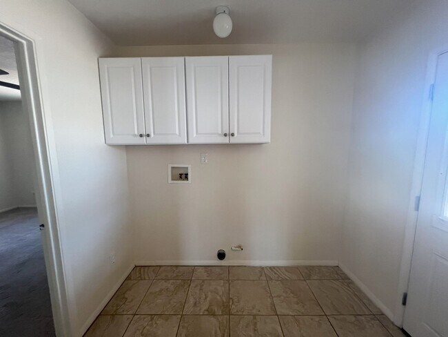 Building Photo - Three Bedroom, Three Bath Home with Open F...