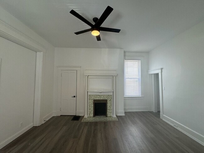 Building Photo - 7 Bed/3 Bath Mins. from UC Campus $750/pp ...