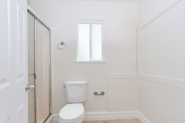 Building Photo - 3 Bed / 2.5 Bath light and spacious townho...