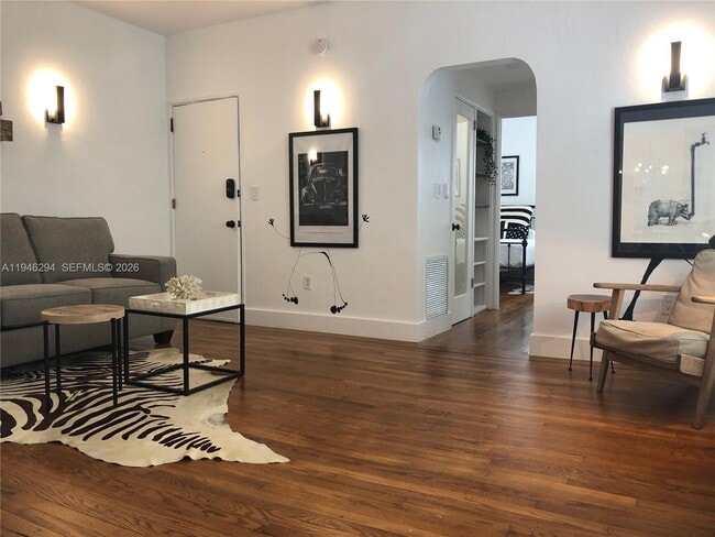 Building Photo - 1524 Euclid Ave