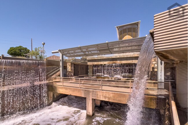 Building Photo - 2Bed/2Bath Condo at Thomas Rd/56th St! Ready for Immediate Move-In!