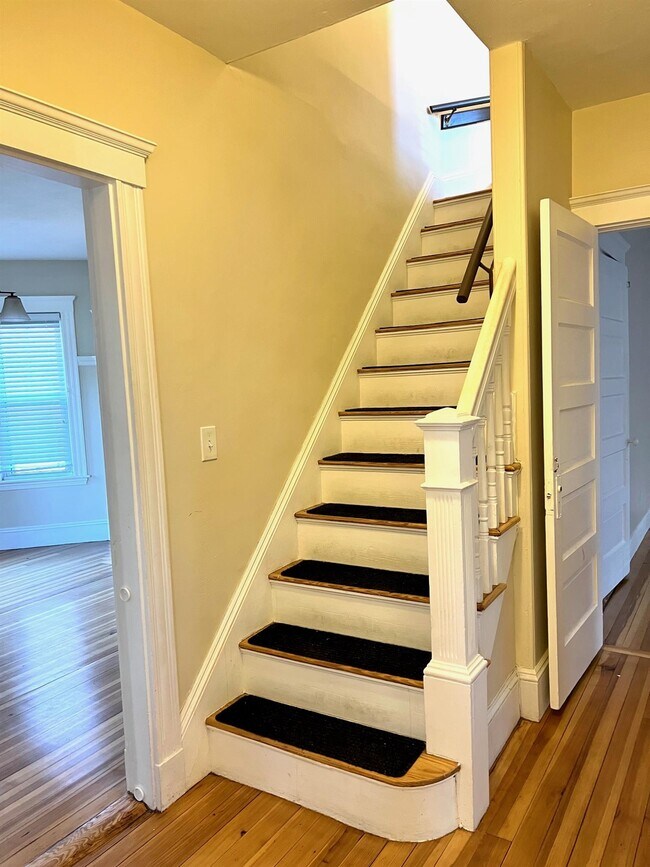 Building Photo - 200 Larch Rd