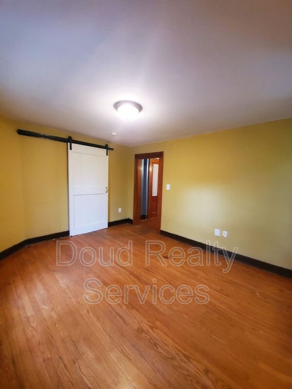Building Photo - 1300 Holly Ave