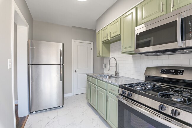 Building Photo - 4813 Midwood Ave