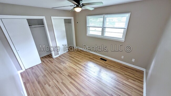 Building Photo - 2/1 Apt - Carport