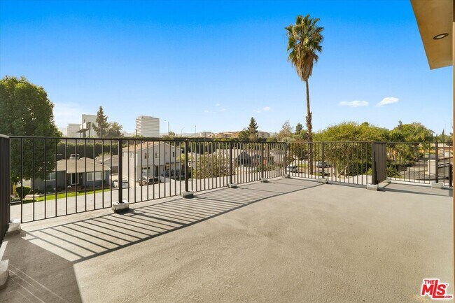 Building Photo - 15207 Morrison St