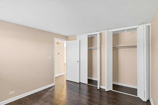 Building Photo - 107 Tonset Ct