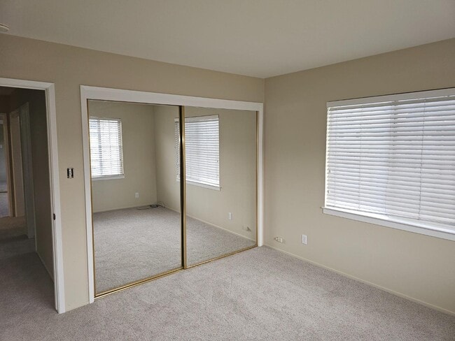 Building Photo - 160 Clarendon Rd