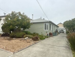 Building Photo - Great natural light on a side by side dupl...
