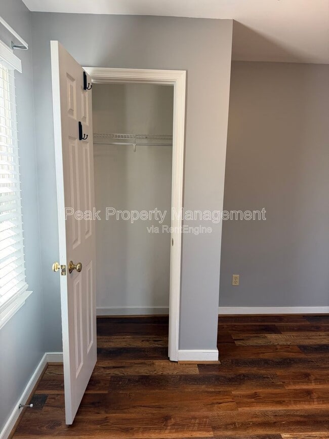 Building Photo - 6294 Simi Ct