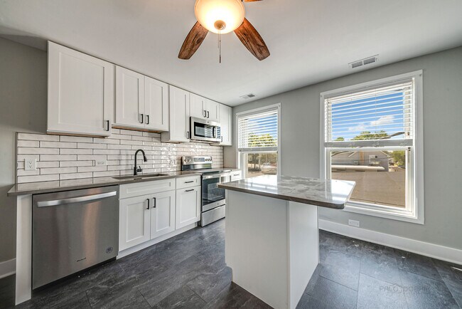 Building Photo - 201 S Main St