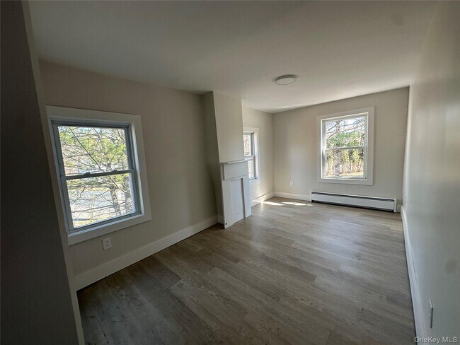 Building Photo - 1445 Burlingham Rd