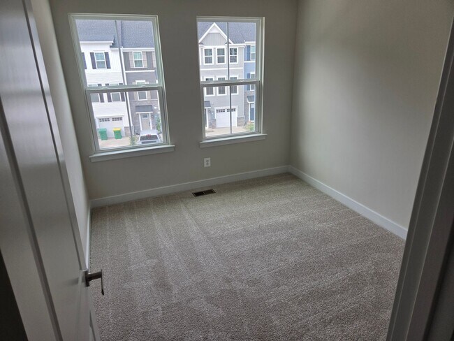 Building Photo - 3 Bedroom 2 1/2 Bath Brand New Townhouse