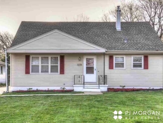 Primary Photo - 4 bedroom, 3 Bathroom House