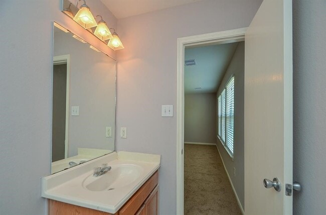 Building Photo - 12039 Madison Oak St