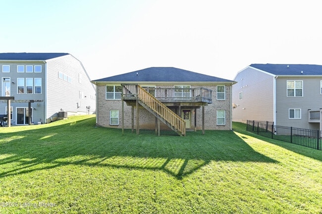 Building Photo - 220 Rockcrest Way