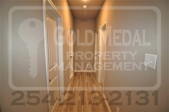 Building Photo - Charming 3-bed, 2-bath home now available ...