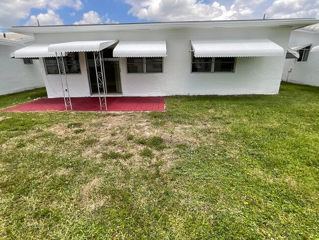 Building Photo - 2016 SW 16th Ave