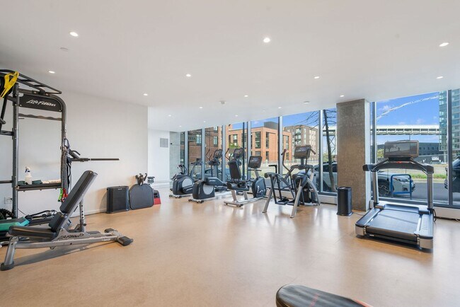 Building Photo - The Vista - 2 bed/2.5 bath Pearl District Condo w/parking/storage/concierge/most utilities/amenities