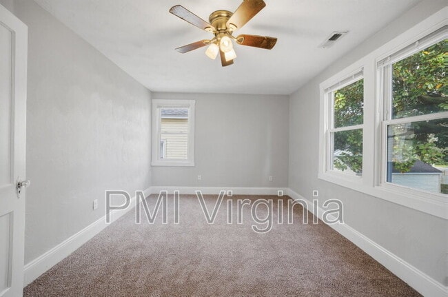 Building Photo - 1906 Montclair Ave