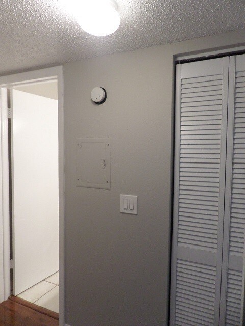 Building Photo - $25 App Fee & December Rent Free! * Spacious 2bdrm/1bath Condo ** $1,595.00** READY NOW ** No Sec...