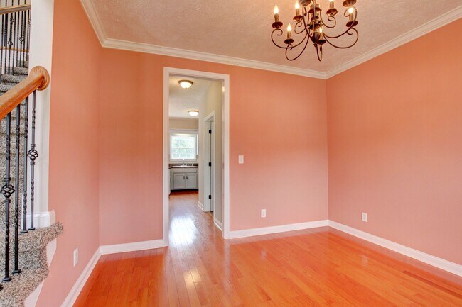 Building Photo - 716 Cavalier Dr
