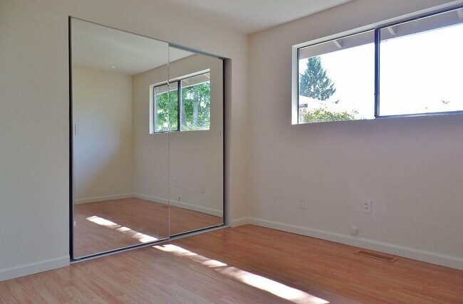 Building Photo - 12018 NE 133rd Pl