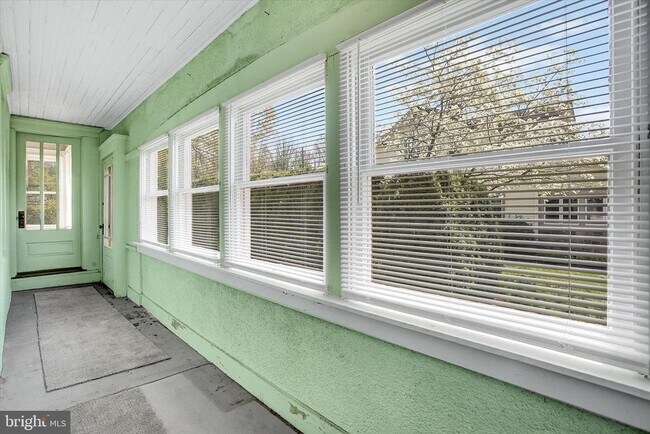 Building Photo - 319 N 2nd St