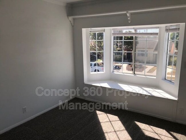 Building Photo - 4517 E Lavante St